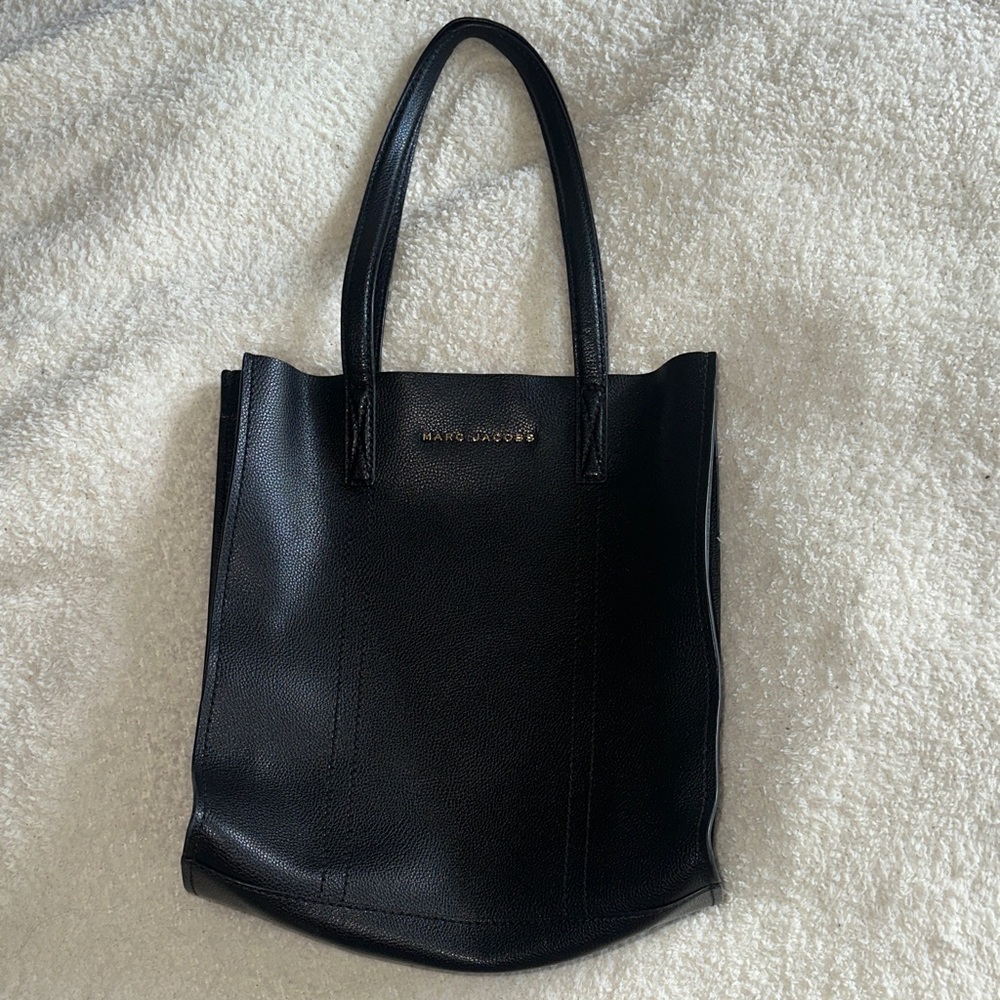 Marc Jacobs Elegant Black Tote